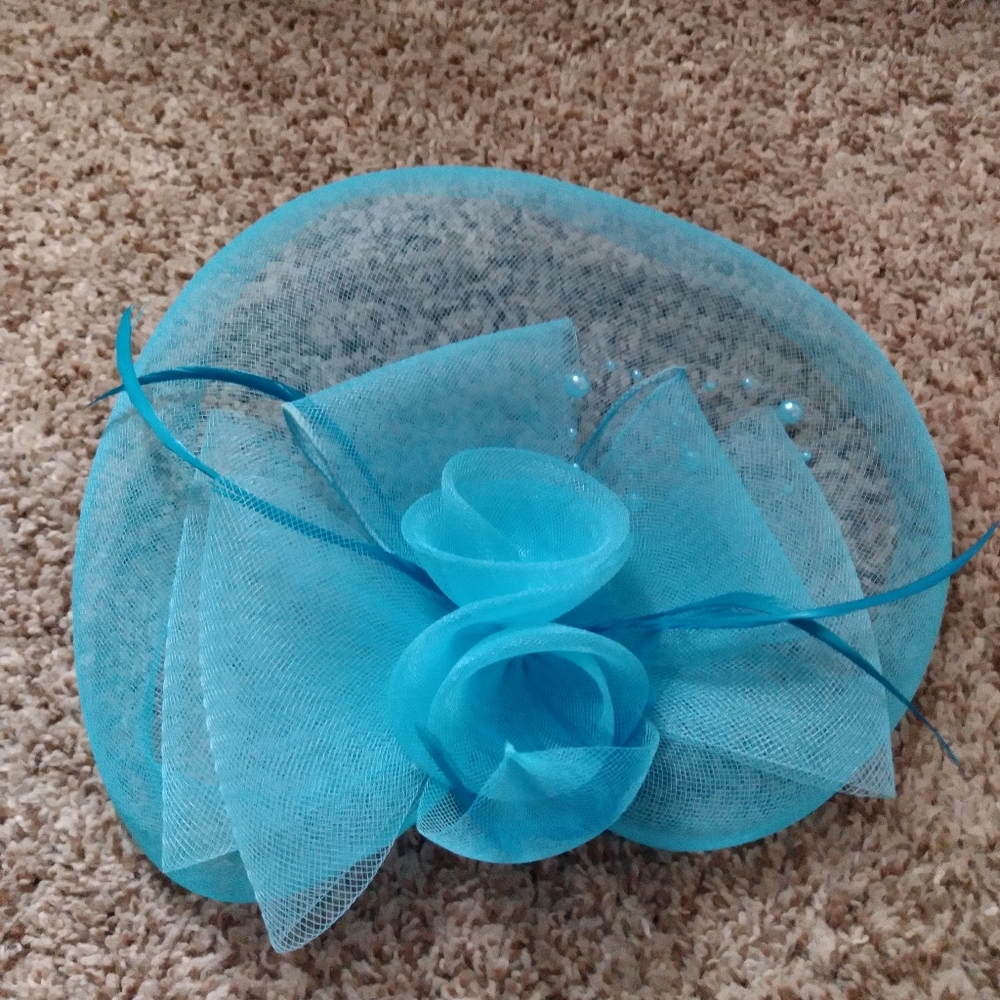 5 Fascinator Hair Accessories - Picture 8 of 16